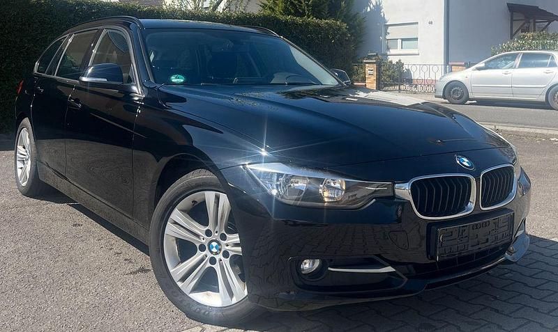 Schwarz 2 Gebraucht 2013 BMW 318 Sport Line Kombi | 7.990 € (Guter Preis) - Bild 1/4