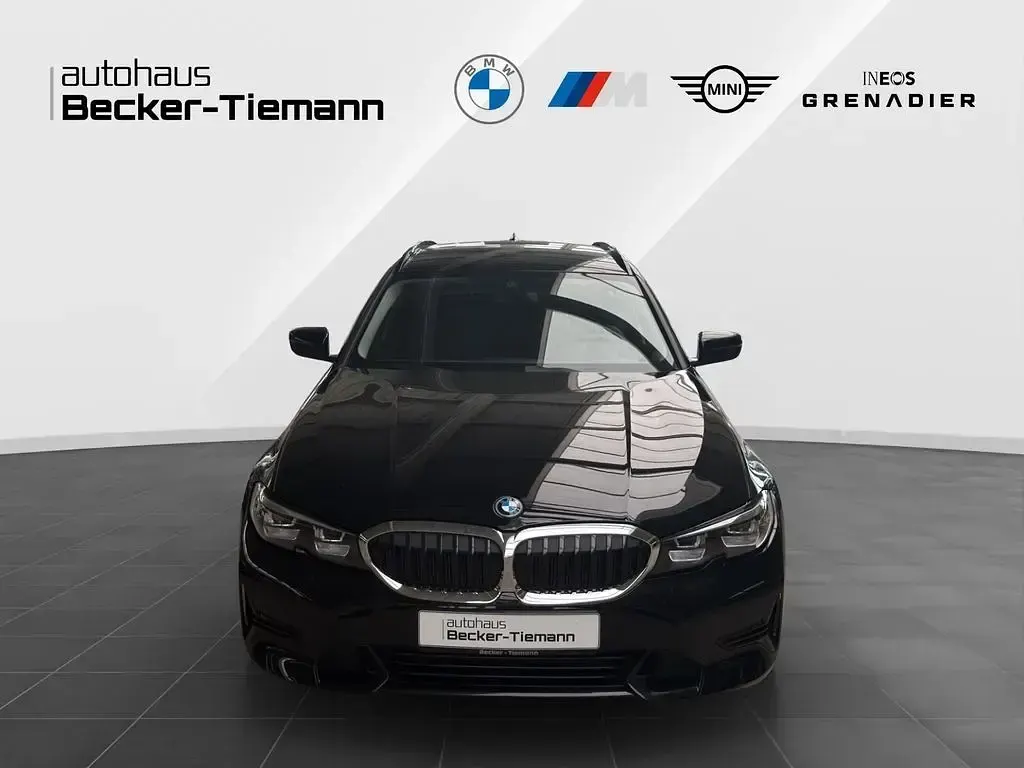 Gebraucht BMW 320e Sport Line 204 PS (150 kW) 2022 Schwarz Kombi