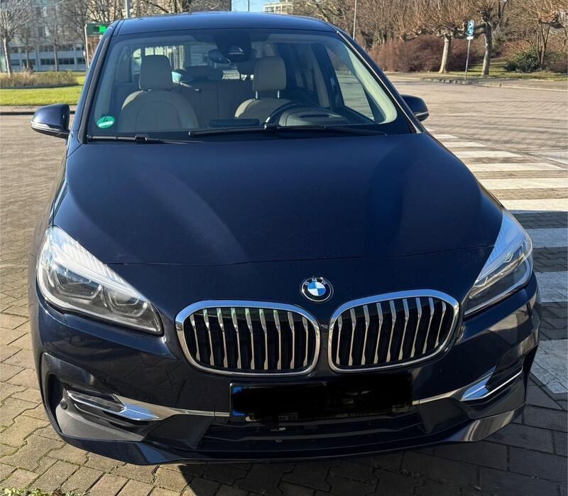 Blau Gebraucht 2018 BMW 216 Gran Tourer Luxury Line Van / Kleinbus | 11.000 € (Guter Preis) - Bild 1/4
