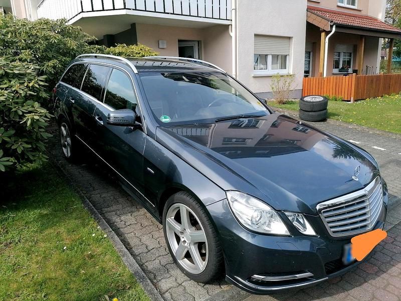 Używany Mercedes E220 170 KM (125 kW) 2011 Szary Kombi