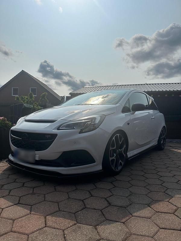 Weiß Gebraucht 2017 Opel Corsa OPC Kleinwagen | 9.490 € (Fairer Preis) - Bild 1/4