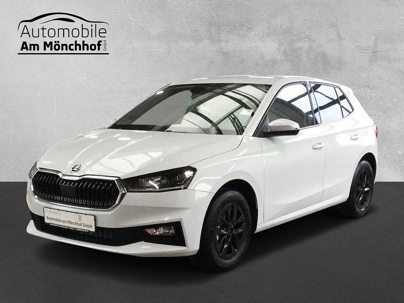 Weiss Gebraucht 2023 Skoda Fabia Style Limousine | 19.890 € (Etwas zu teuer) - Bild 1/4