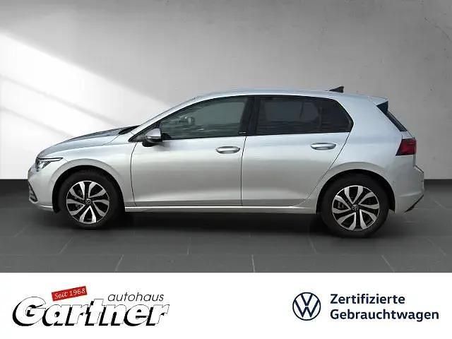 Gebraucht VW Golf VIII Active 150 PS (110 kW) 2022 Silber metallic Limousine