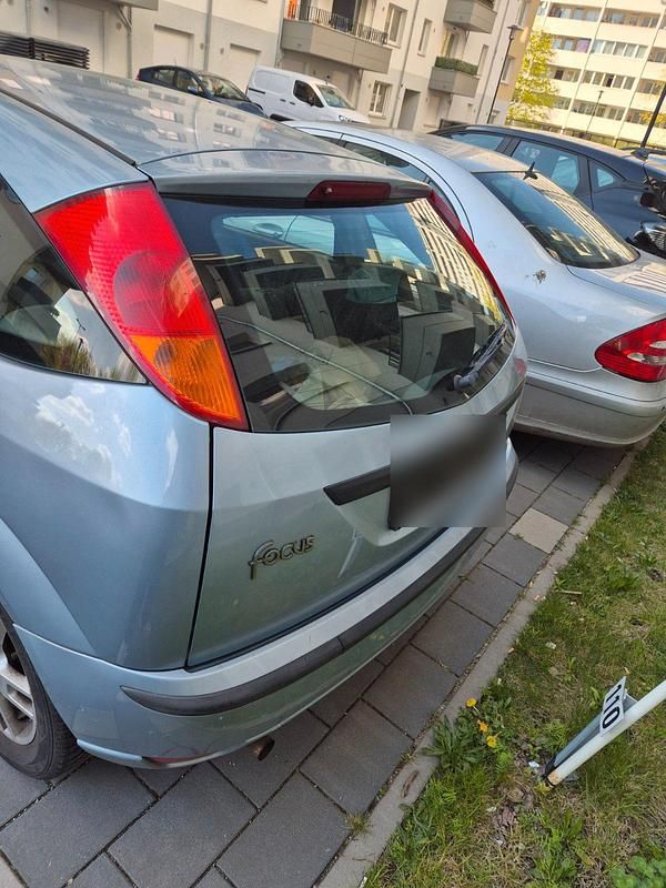 Second-hand Ford Focus 101 CP (74 kW) 2004 Albastru Hatchback