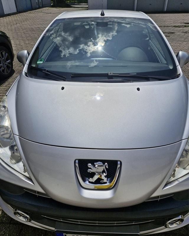 Silber Gebraucht 2008 Peugeot 207 CC Cabrio | 2.800 € (Fairer Preis) - Bild 1/4