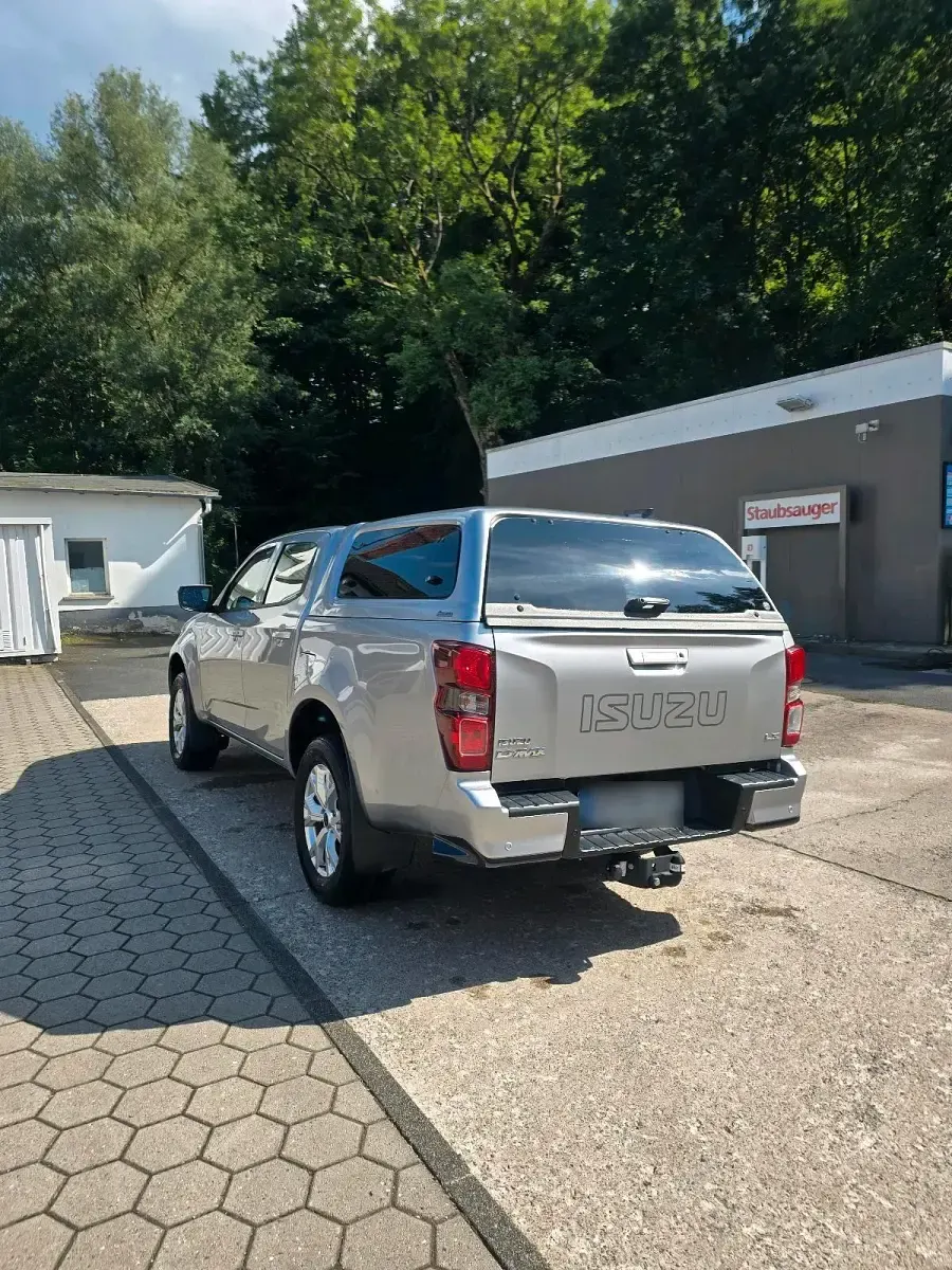 Gebraucht Isuzu D-Max 163 PS (119 kW) 2024 Silber SUV