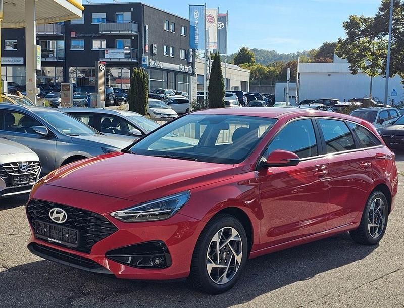 Rot Gebraucht 2024 Hyundai i30 Kombi | 17.950 € (Guter Preis) - Bild 1/4