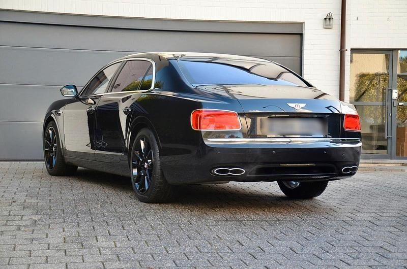 Schwarz Gebraucht 2018 Bentley Flying Spur Limousine | 67.500 € - Bild 1/4