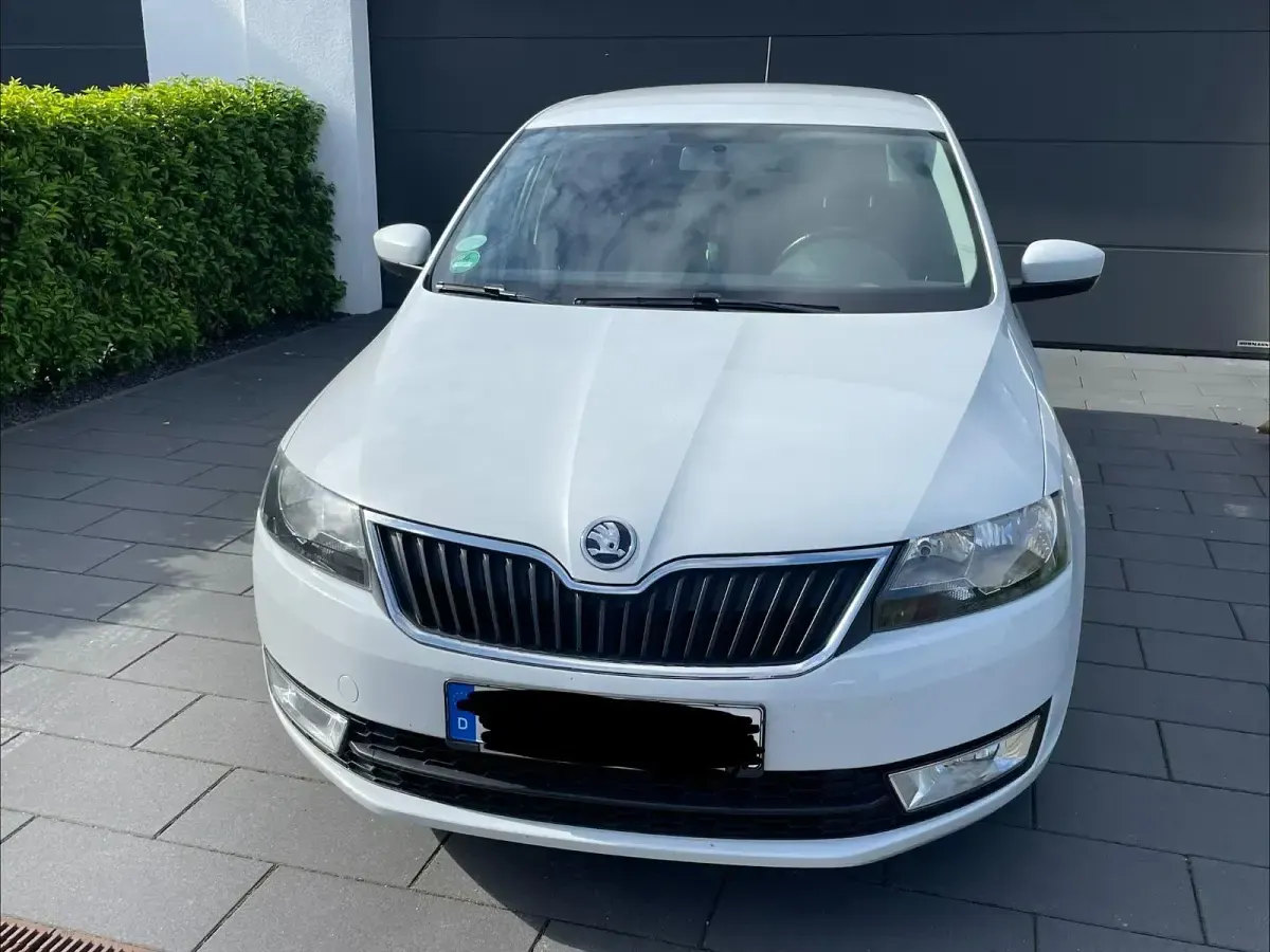 Gebraucht Skoda Rapid Active 86 PS (63 kW) 2015 Weiß Kleinwagen