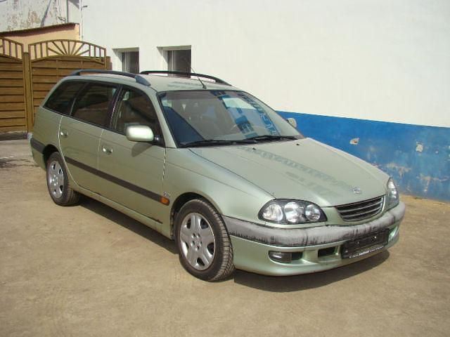 Gebraucht Toyota Avensis Terra 90 PS (66 kW) 1999 Grün metallic Kombi