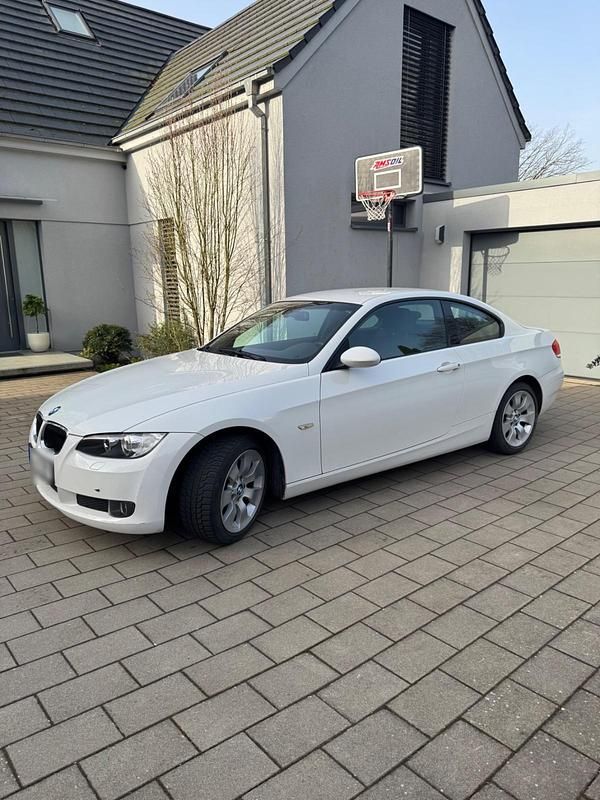 Gebraucht BMW 320 170 PS (125 kW) 2008 Weiß Coupé