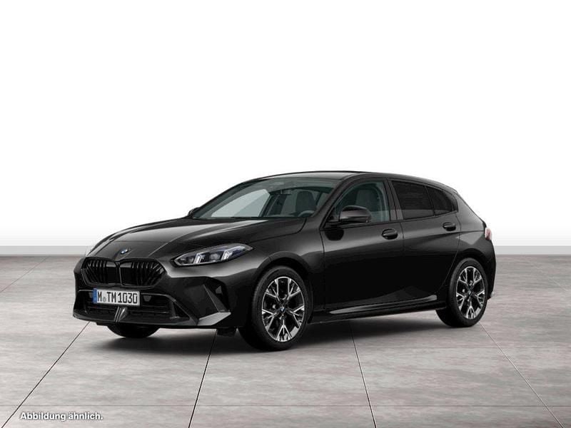 Black sapphire Neu 2025 BMW 120 M Sport Kleinwagen | 39.990 € (Fairer Preis) - Bild 1/3