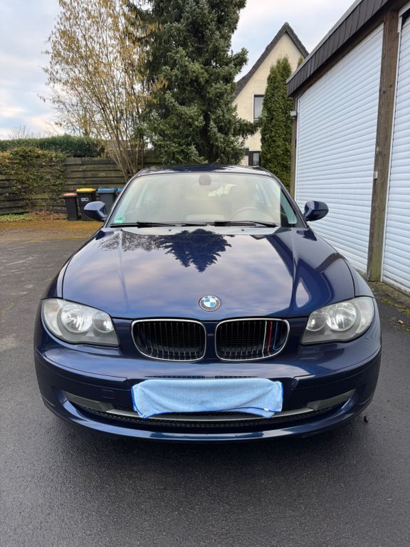 Blau Gebraucht 2011 BMW 118 Kleinwagen | 3.800 € (Guter Preis) - Bild 1/4