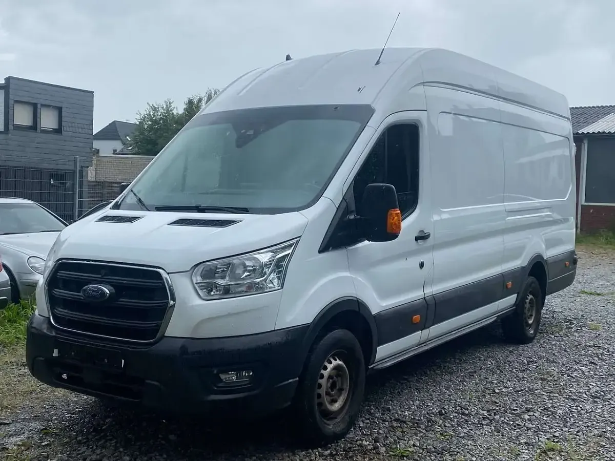 Gebraucht Ford Transit Trend 131 PS (96 kW) 2021 Frostweiß Van / Kleinbus