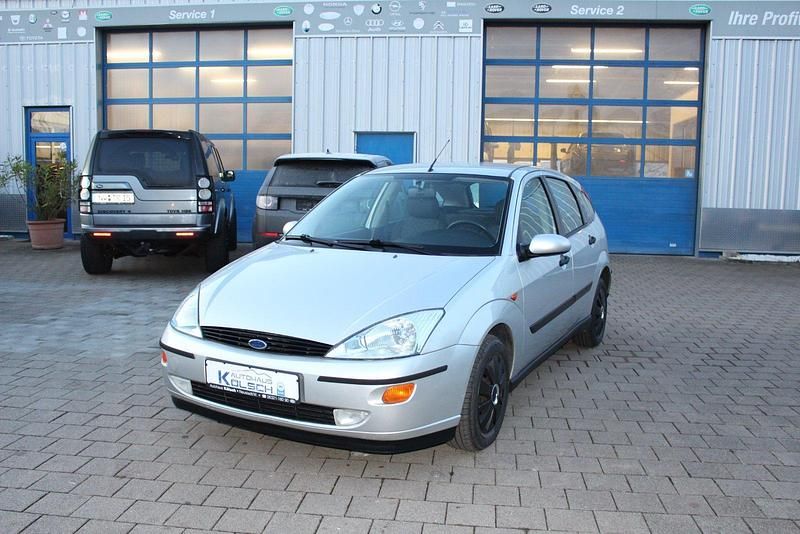 Usata Ford Focus 103 CV (75 kW) 2000 Argento Berlina