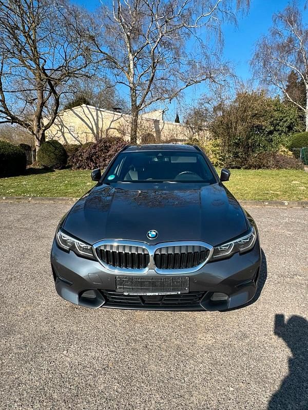 Gebraucht BMW 320 Shadowline 190 PS (139 kW) 2022 Grau Kombi