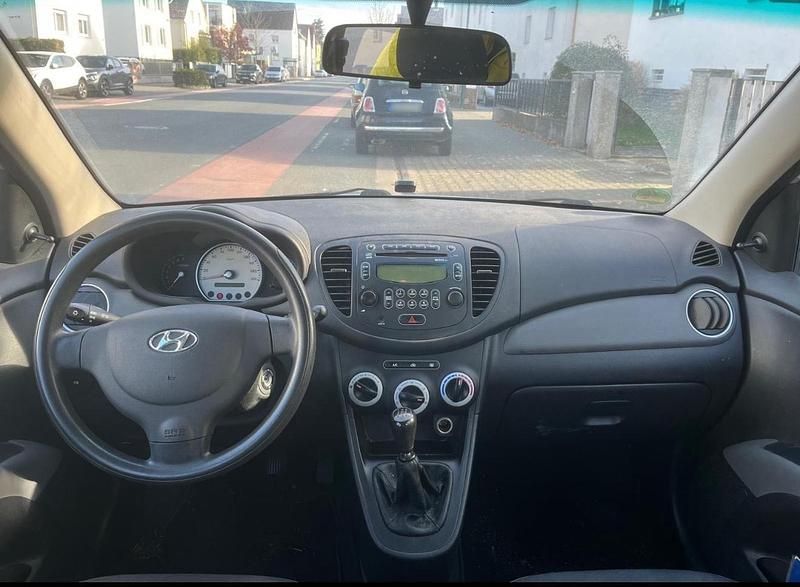 Gebraucht Hyundai i10 75 PS (55 kW) 2010 Silber Kleinwagen