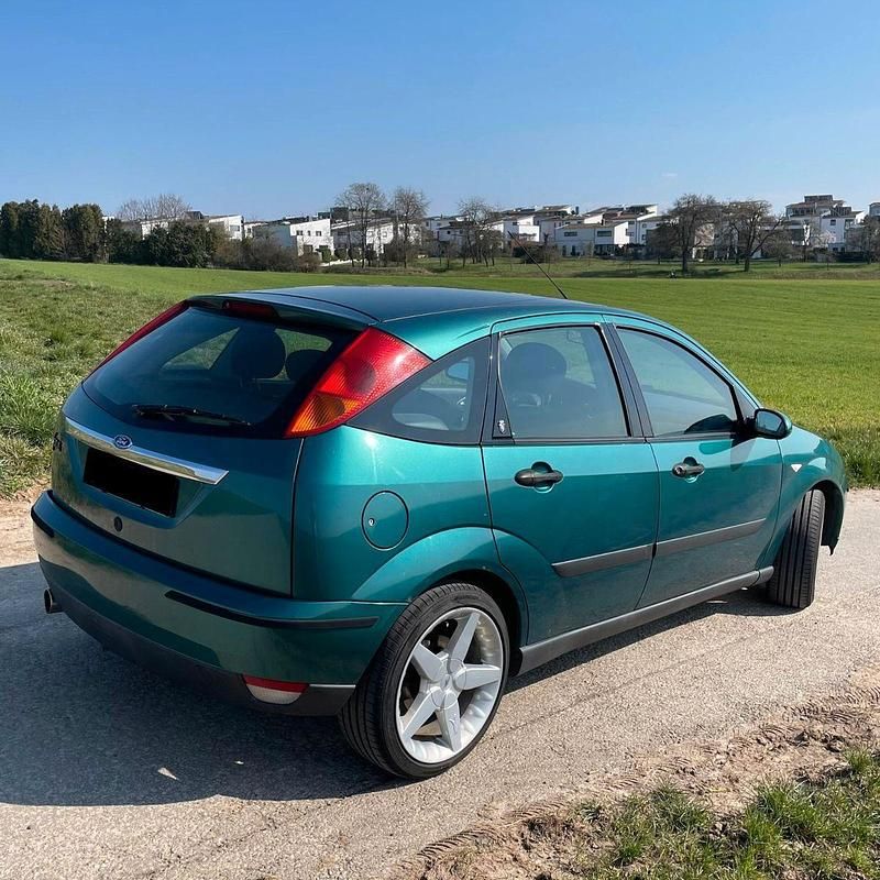Gebraucht Ford Focus Ghia 116 PS (85 kW) 1999 Grün Limousine