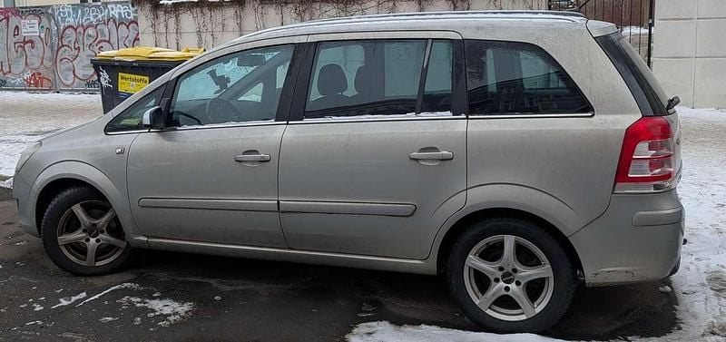 Grau Gebraucht 2008 Opel Zafira Cosmo Van / Kleinbus | 2.300 € (Superpreis) - Bild 1/4