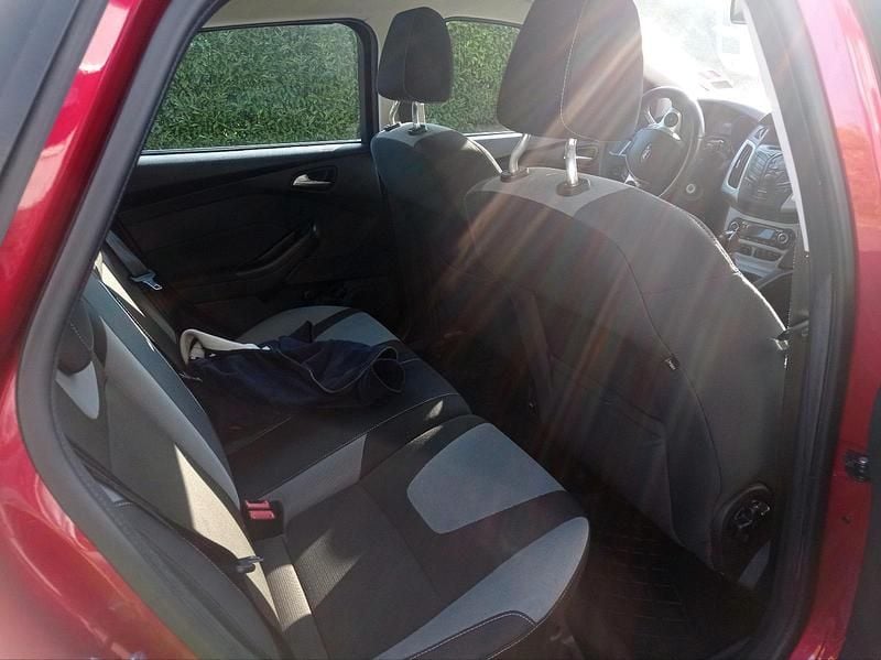Usata Ford Focus 101 CV (74 kW) 2012 Rosso Station wagon
