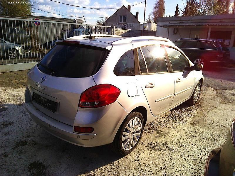 Gebraucht Renault Clio II Authentique 64 PS (47 kW) 2009 Silber Limousine