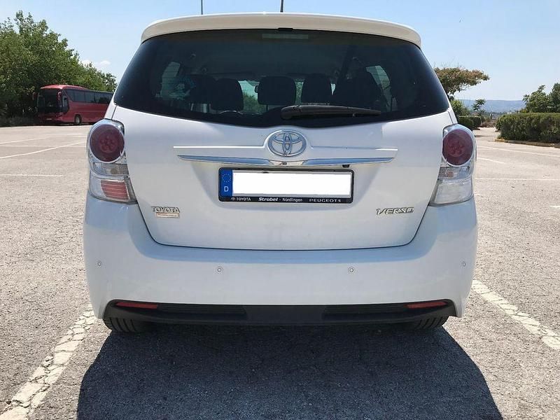 Gebraucht Toyota Verso Comfort 132 PS (97 kW) 2013 Weiß Van / Kleinbus