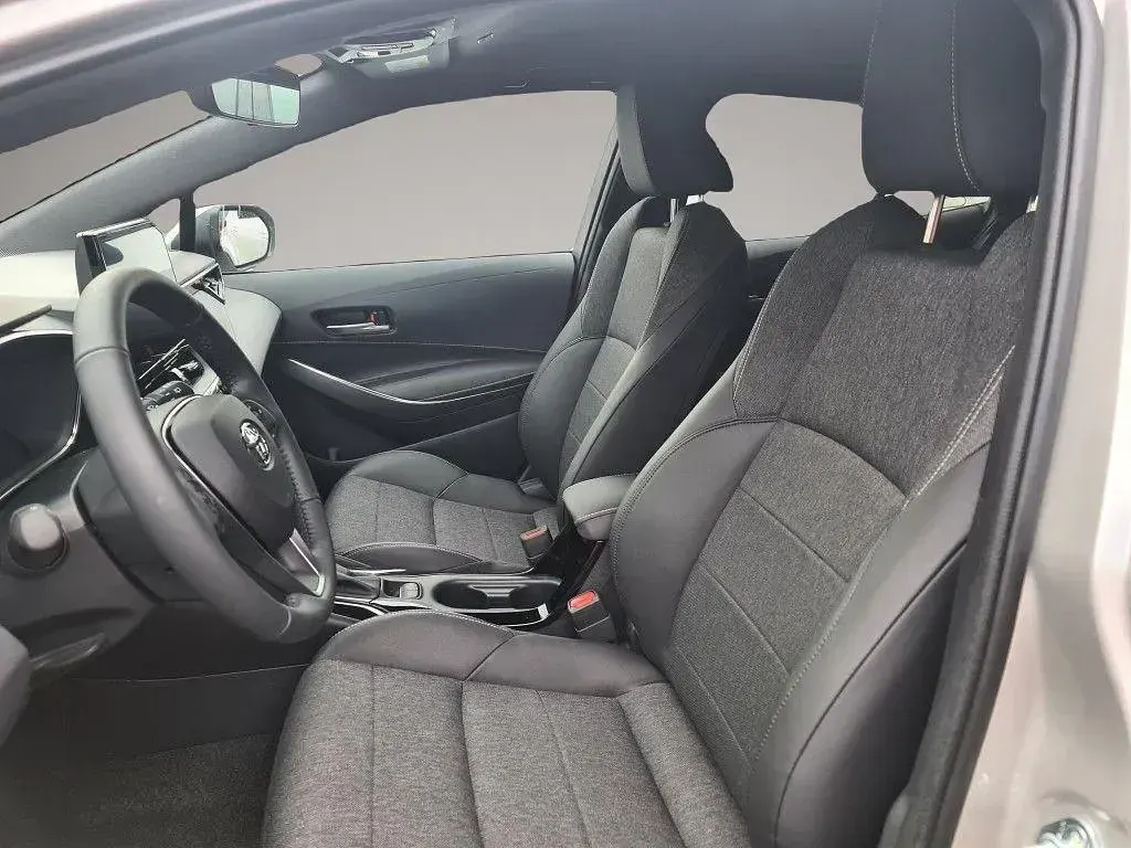 Gebraucht Toyota Corolla Team 140 PS (102 kW) 2024 Manufacturer Limousine