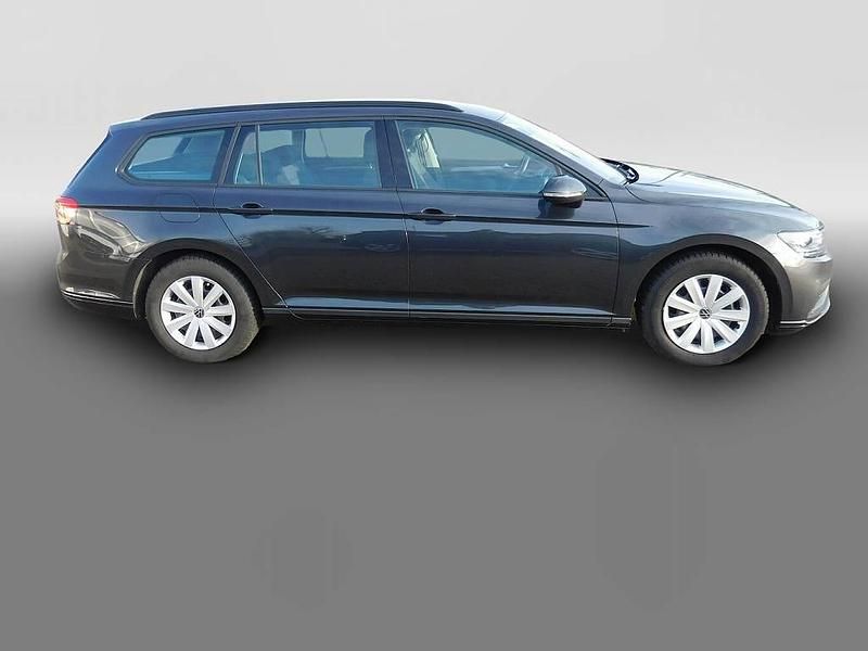 Gebraucht VW Passat 150 PS (110 kW) 2022 Grau Kombi
