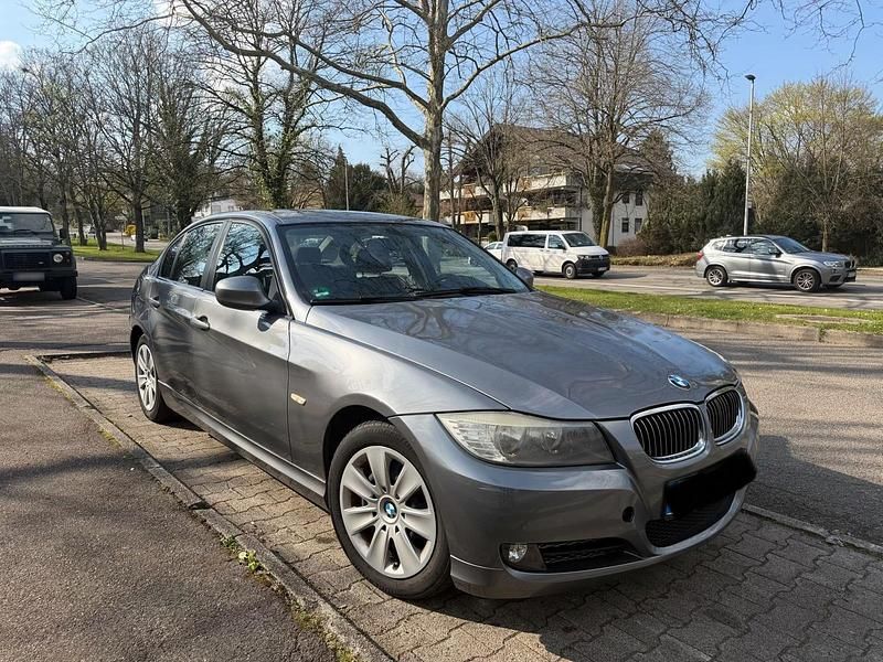 Gebraucht BMW 318 143 PS (105 kW) 2010 Grau Limousine