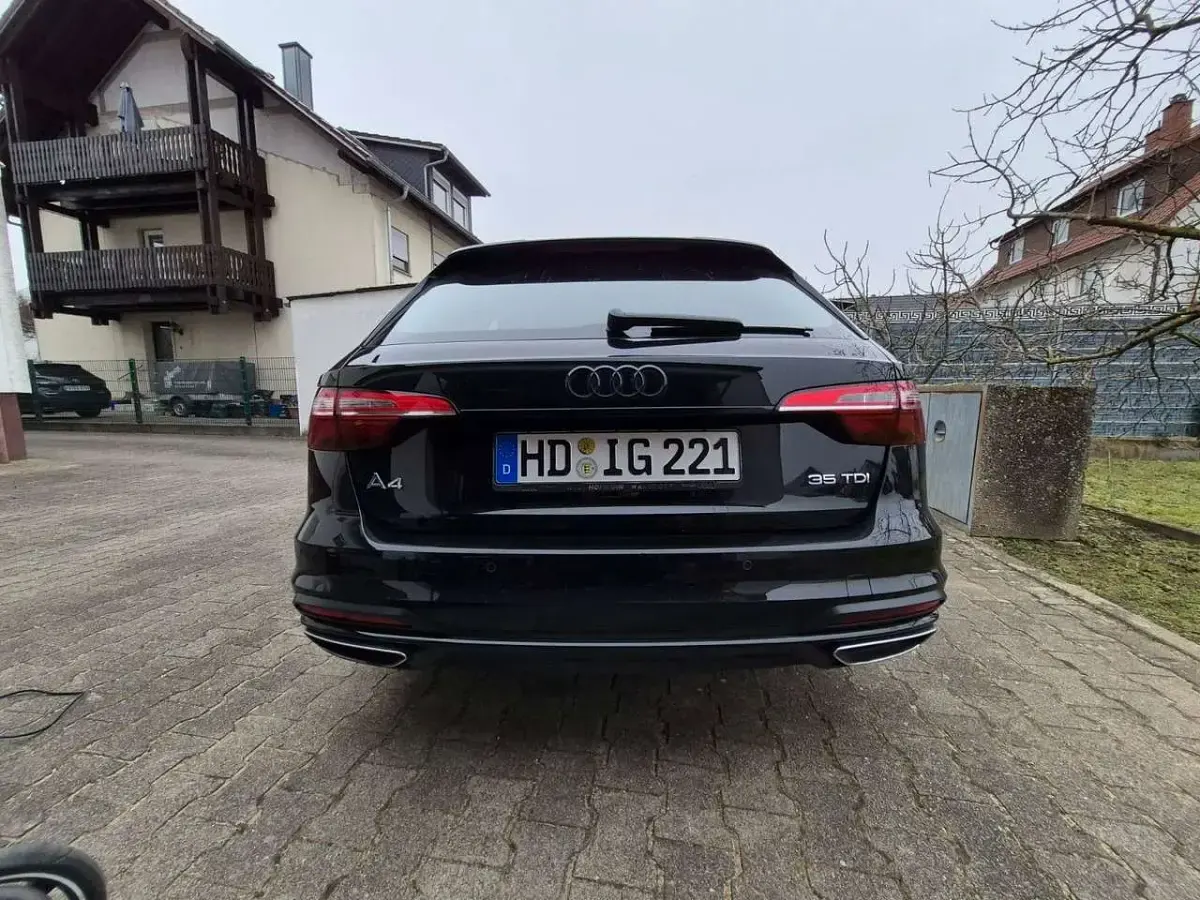 Używany Audi A4 Advanced 163 KM (119 kW) 2020 Czarny Kombi