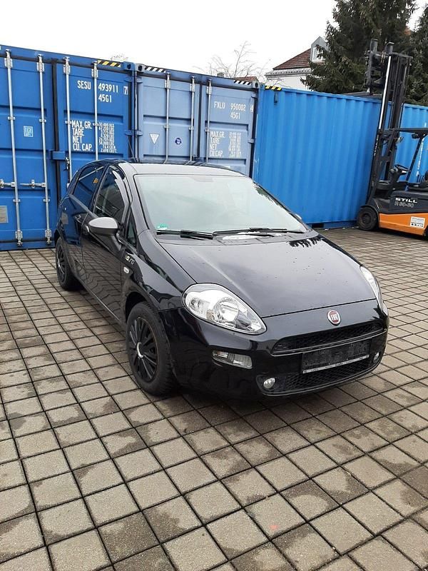 Gebraucht Fiat Punto Young 69 PS (50 kW) 2015 Schwarz Kleinwagen