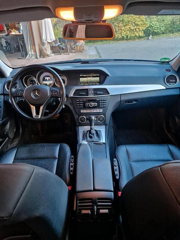 Grau Gebraucht 2013 Mercedes C350 Kombi | 16.300 € (Etwas zu teuer) - Bild 1/4