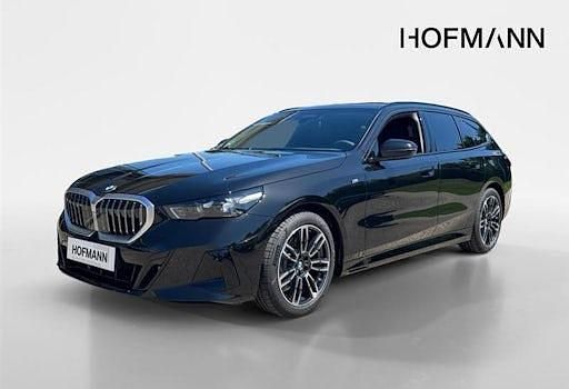 Schwarz Gebraucht 2025 BMW 520 Comfort Edition Kombi | 59.175 € (Guter Preis) - Bild 1/4