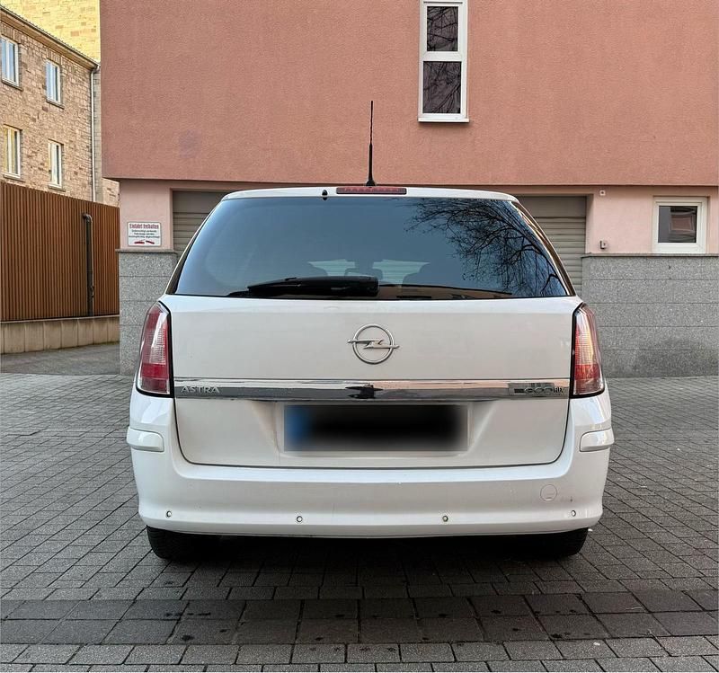Gebraucht Opel Astra Eco 125 PS (91 kW) 2010 Weiß Kombi