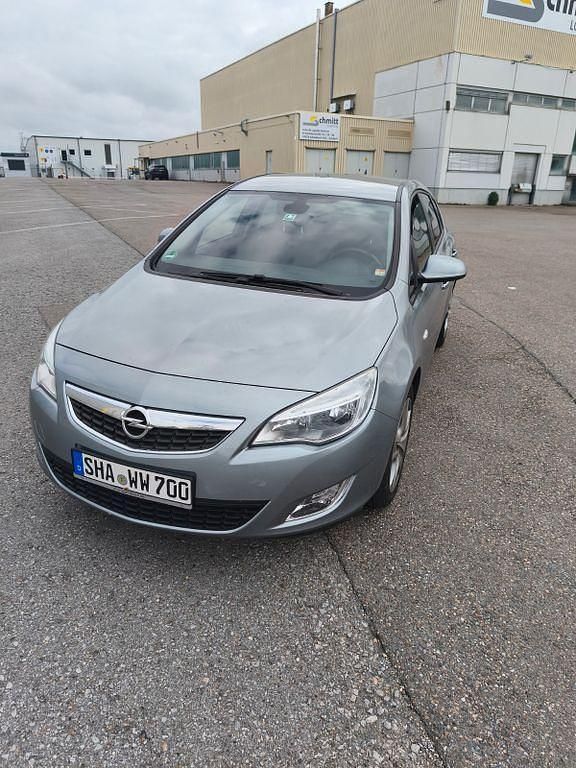Grau Gebraucht 2011 Opel Astra Selection Limousine | 4.890 € (Fairer Preis) - Bild 1/4