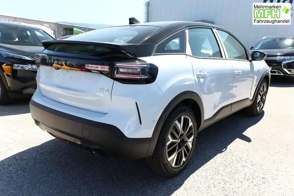 Neu Citroën C4 145 PS (106 kW) 2025 Okenit weiß metallic / ... SUV
