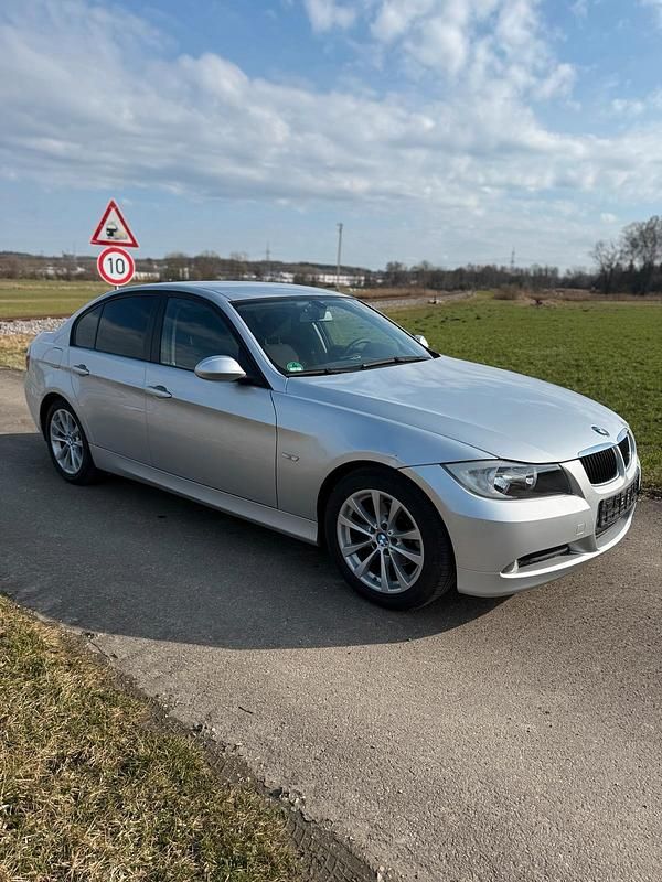 Gebraucht BMW 318 143 PS (105 kW) 2007 Silber Limousine