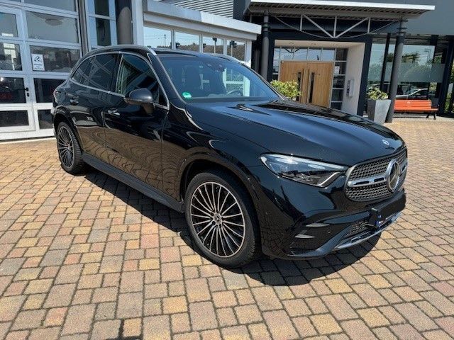 Schwarz Gebraucht 2023 Mercedes GLC300e AMG SUV | 69.800 € - Bild 1/4