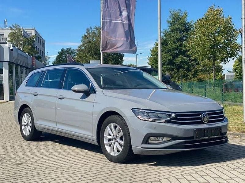 Grau Gebraucht 2022 VW Passat Business Kombi | 19.980 € (Superpreis) - Bild 1/4