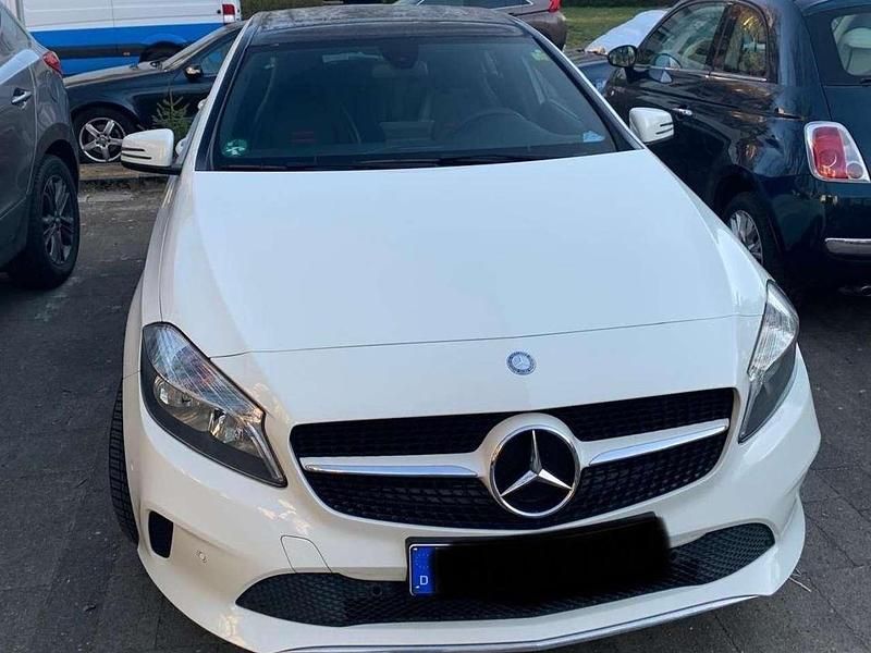 Gebraucht Mercedes 180 109 PS (80 kW) 2016 Weiß Limousine