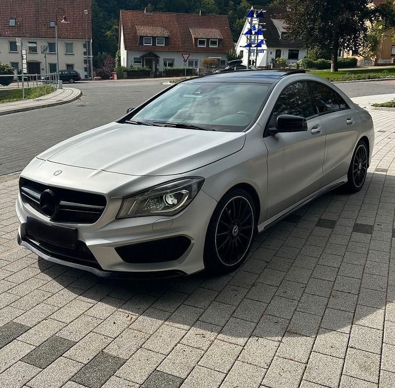 Grau Gebraucht 2015 Mercedes CLA250 AMG line Limousine | 17.800 € (Guter Preis) - Bild 1/4