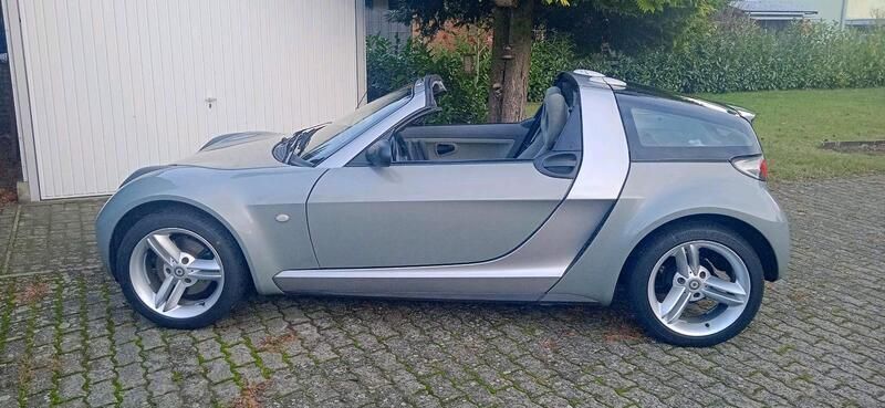 Grau Gebraucht 2003 Smart Roadster Cabrio | 8.999 € - Bild 1/4