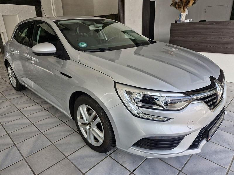 Używany Renault Mégane IV 132 KM (97 kW) 2017 Szary