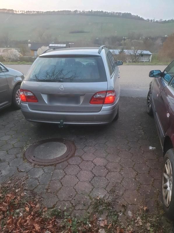 Gebraucht Mercedes E220 150 PS (110 kW) 2004 Grau Kombi