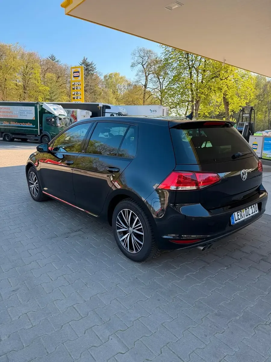 Gebraucht VW Golf VII Allstar 150 PS (110 kW) 2016 Schwarz Limousine