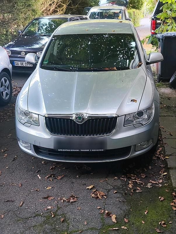 Silber Gebraucht 2008 Skoda Superb Limousine | 2.600 € (Superpreis) - Bild 1/4