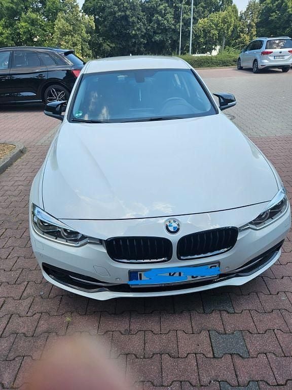 Weiß Gebraucht 2018 BMW 330 Sport Line Limousine | 20.000 € (Guter Preis) - Bild 1/4