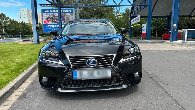 Schwarz Gebraucht 2013 Lexus IS300h Limousine | 21.999 € - Bild 1/4
