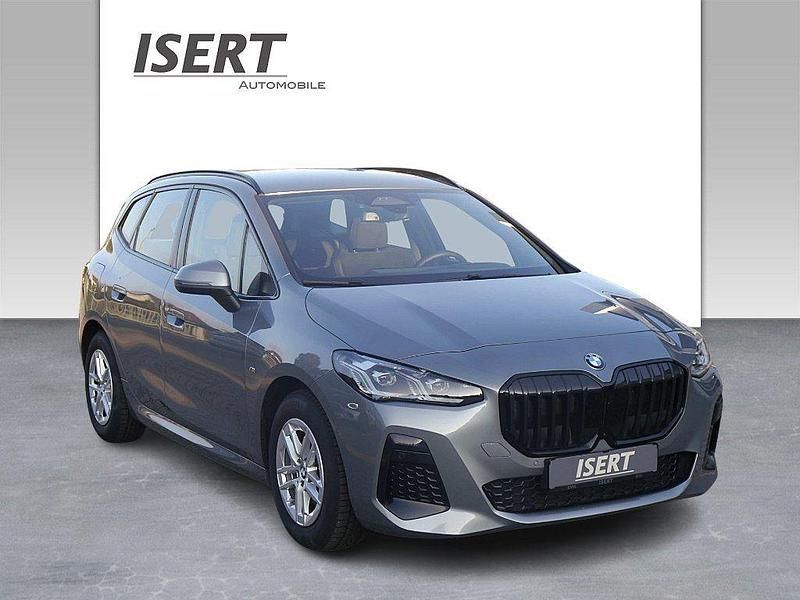 Grau Gebraucht 2024 BMW 220 M Sport Van / Kleinbus | 34.850 € (Fairer Preis) - Bild 1/4