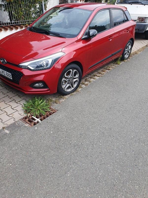 Rot Gebraucht 2018 Hyundai i20 YES! Kleinwagen | 9.999 € (Fairer Preis) - Bild 1/4